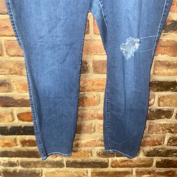 Torrid Medium Wash Blue Distressed Denim Stretch Jegging Jeans Women's Size 22 - Picture 3 of 7